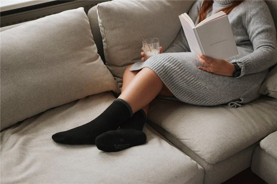 Bolter Socken in einer entspannten Alltagssituation