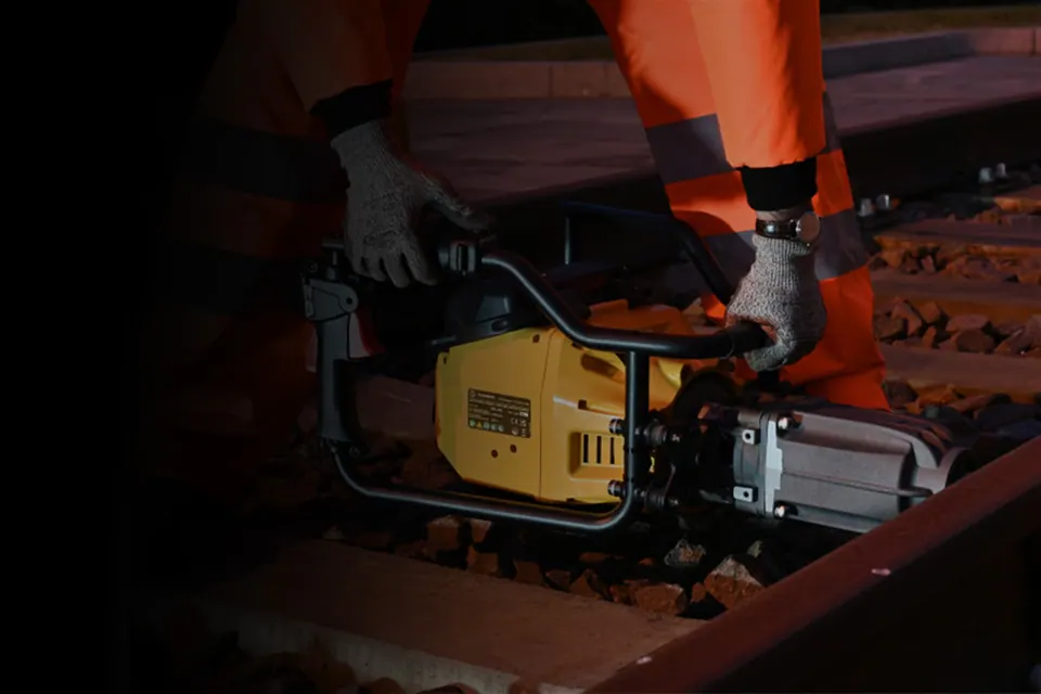 SCHOCH Schienenbohrmaschine im professionellen Einsatz