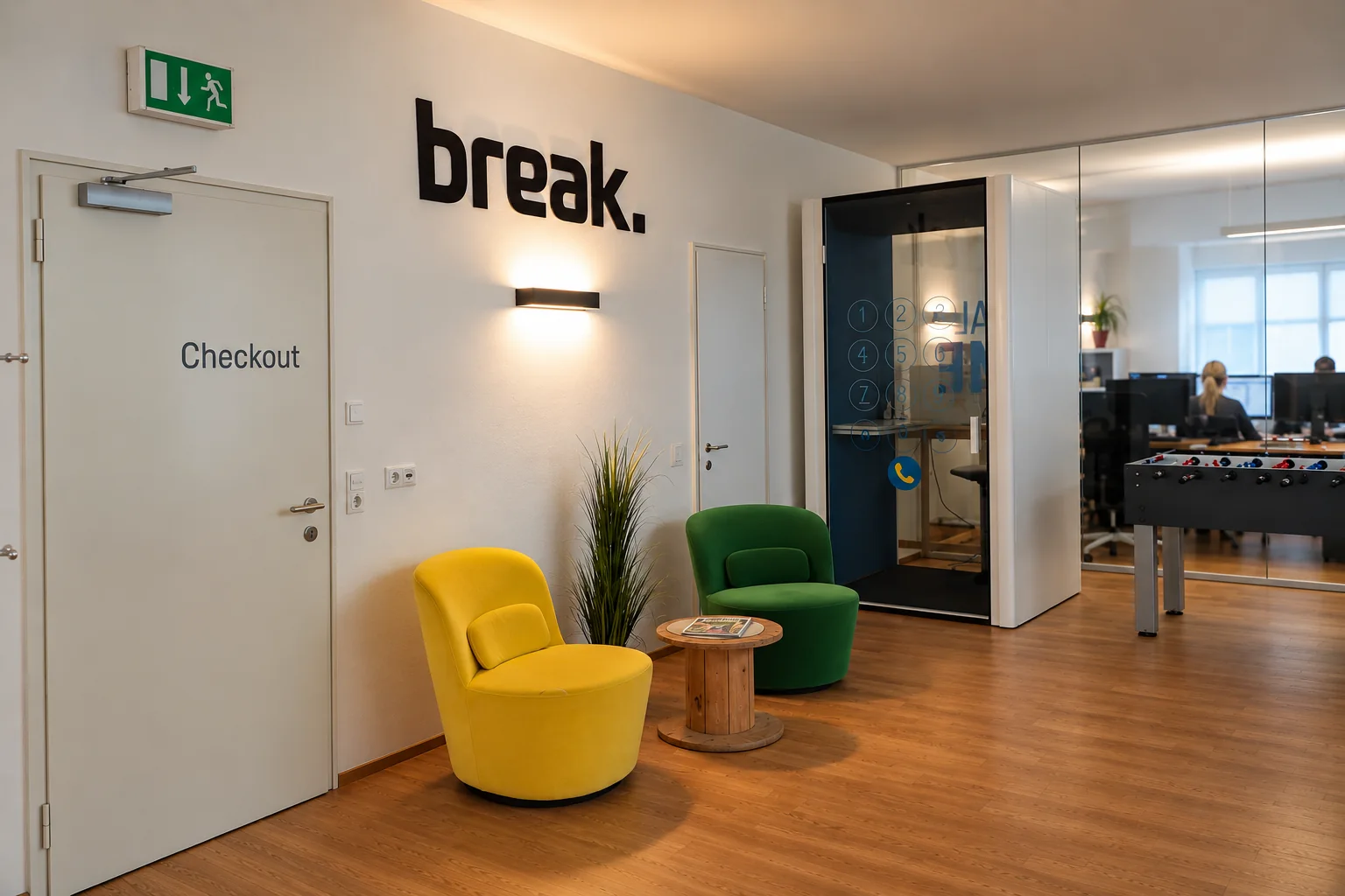 Eingangs- und Arbeitsbereich im Büro von Break Media